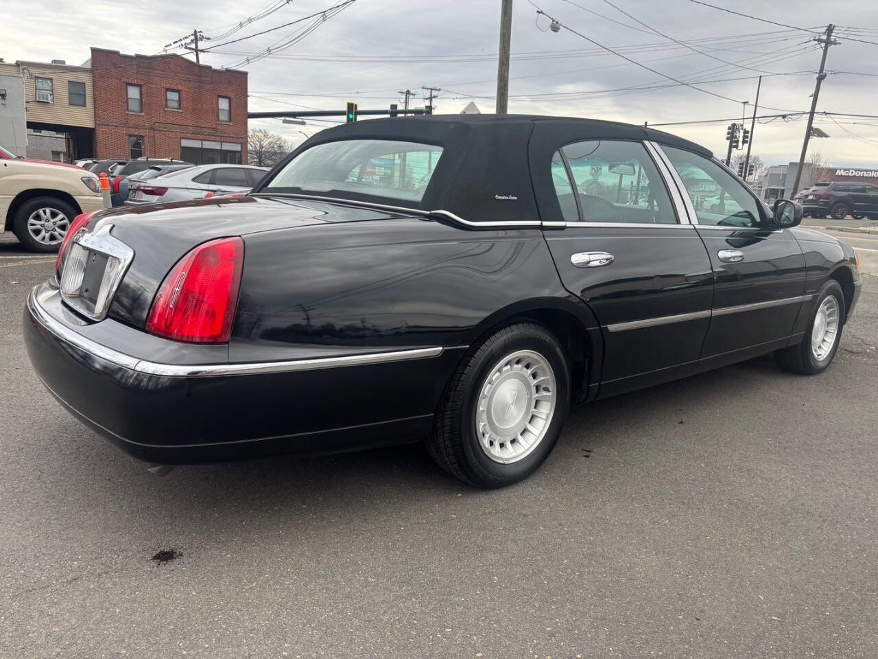 Used 2000 Lincoln Town Car Executive image 6
