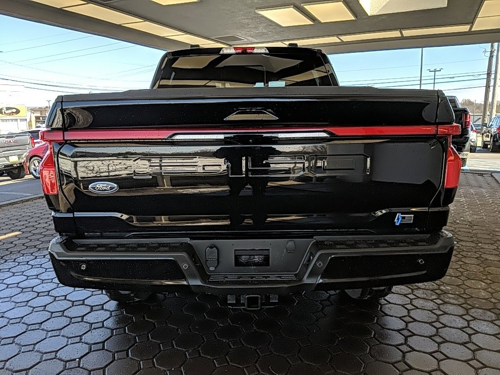 Used 2022 Ford F150 Lightning Lariat image 6