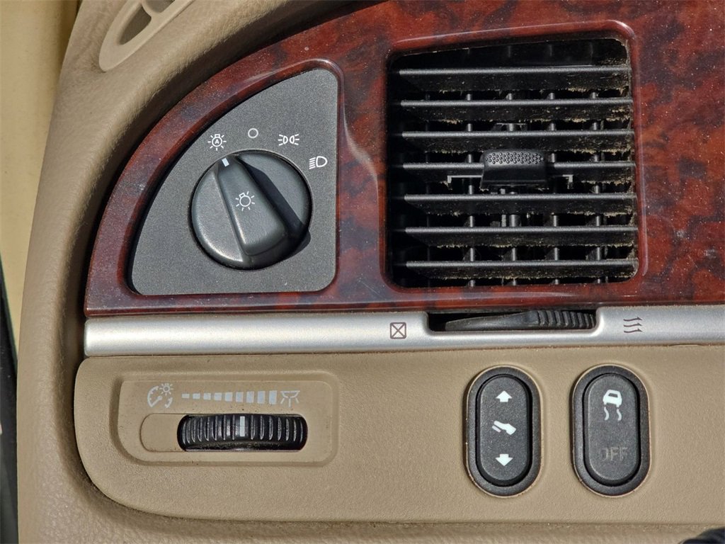 Used 2006 Lincoln Town Car Signature image 18