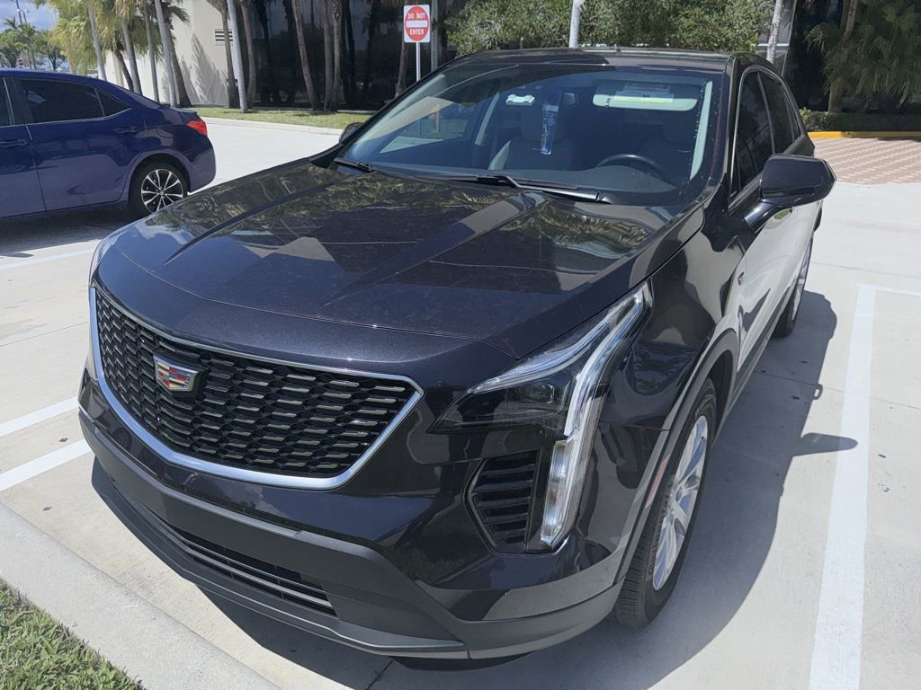 Used 2023 Cadillac XT4 Luxury image 3