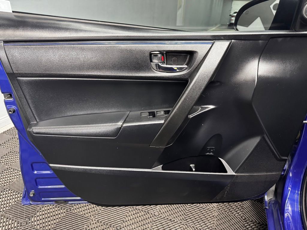 Used 2018 Toyota Corolla SE w/ Body Protection Package FWD image 37