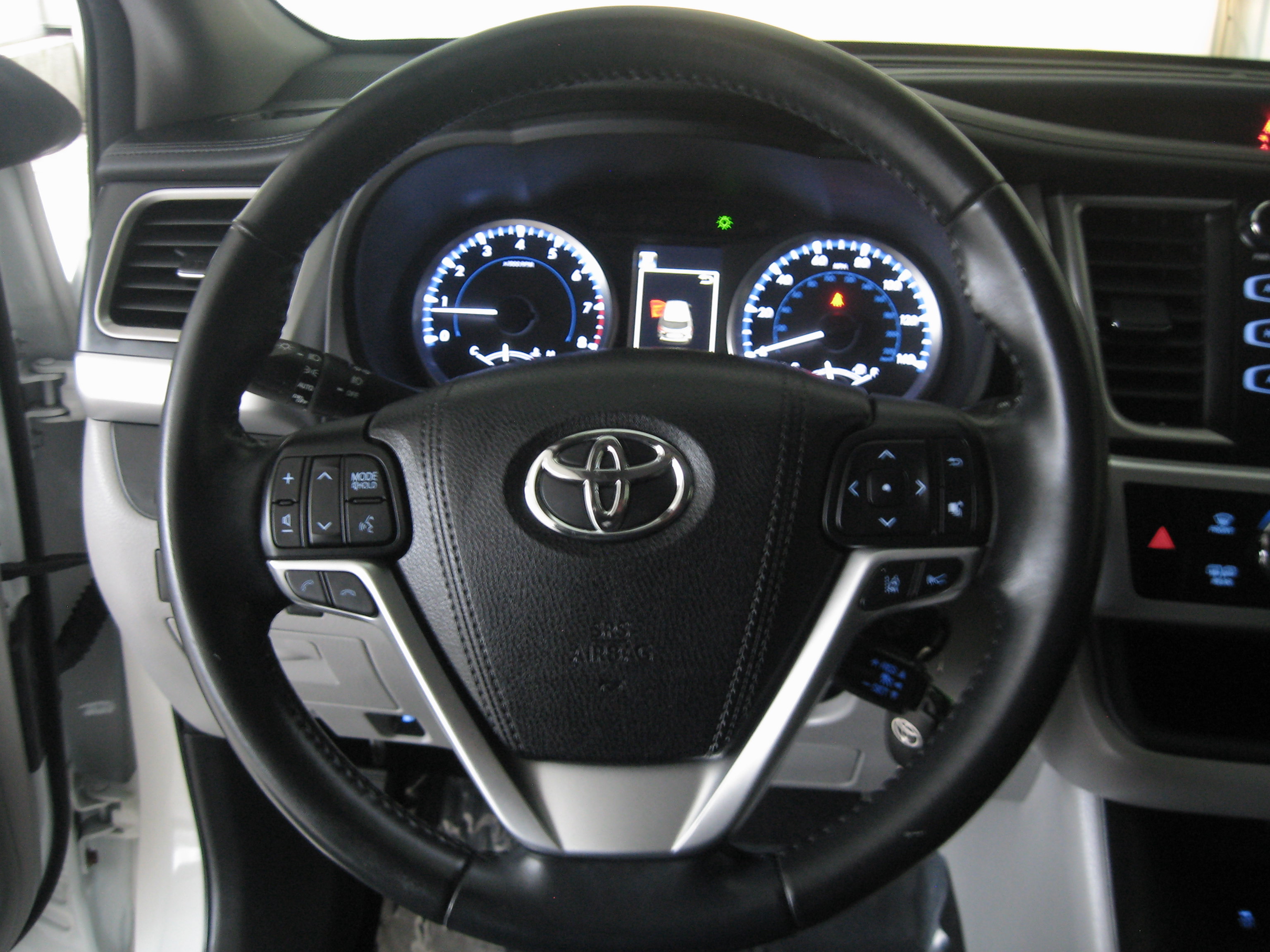 Used 2018 Toyota Highlander Plus image 13