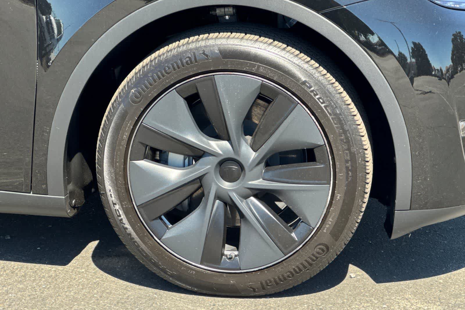 Used 2024 Tesla Model Y Long Range AWD/4WD image 30