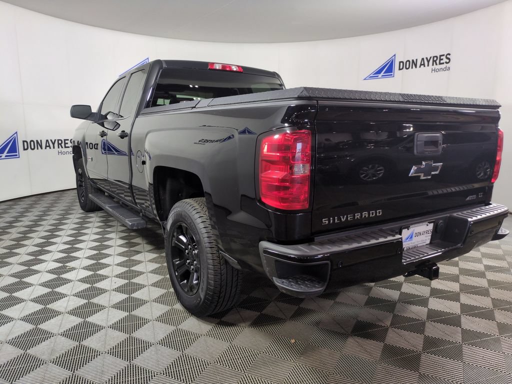 Used 2018 Chevrolet Silverado 1500 LT w/ Midnight Edition AWD/4WD image 7