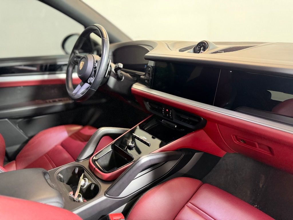 Used 2024 Porsche Cayenne Coupe image 10