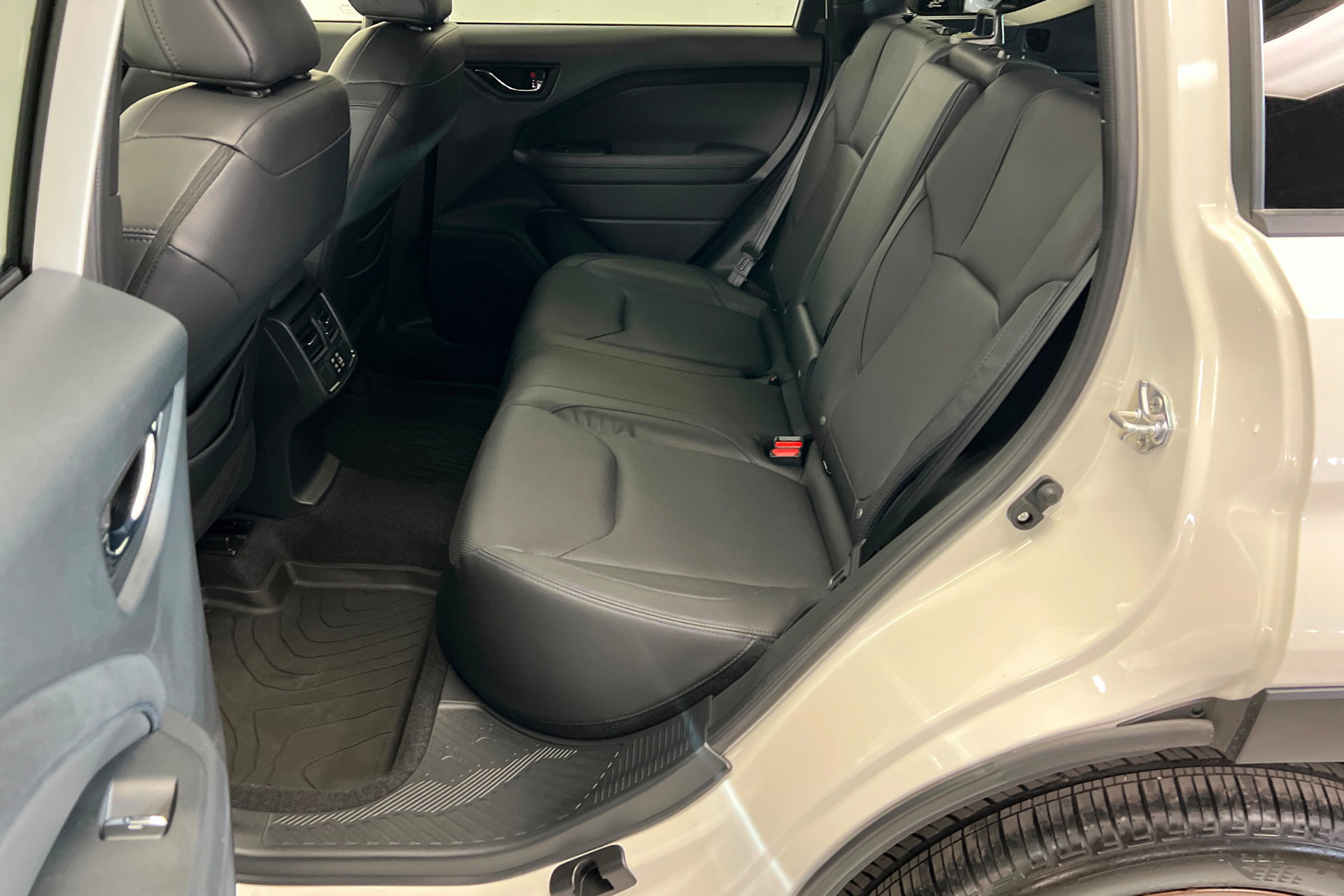 Used 2025 Subaru Forester Limited image 17