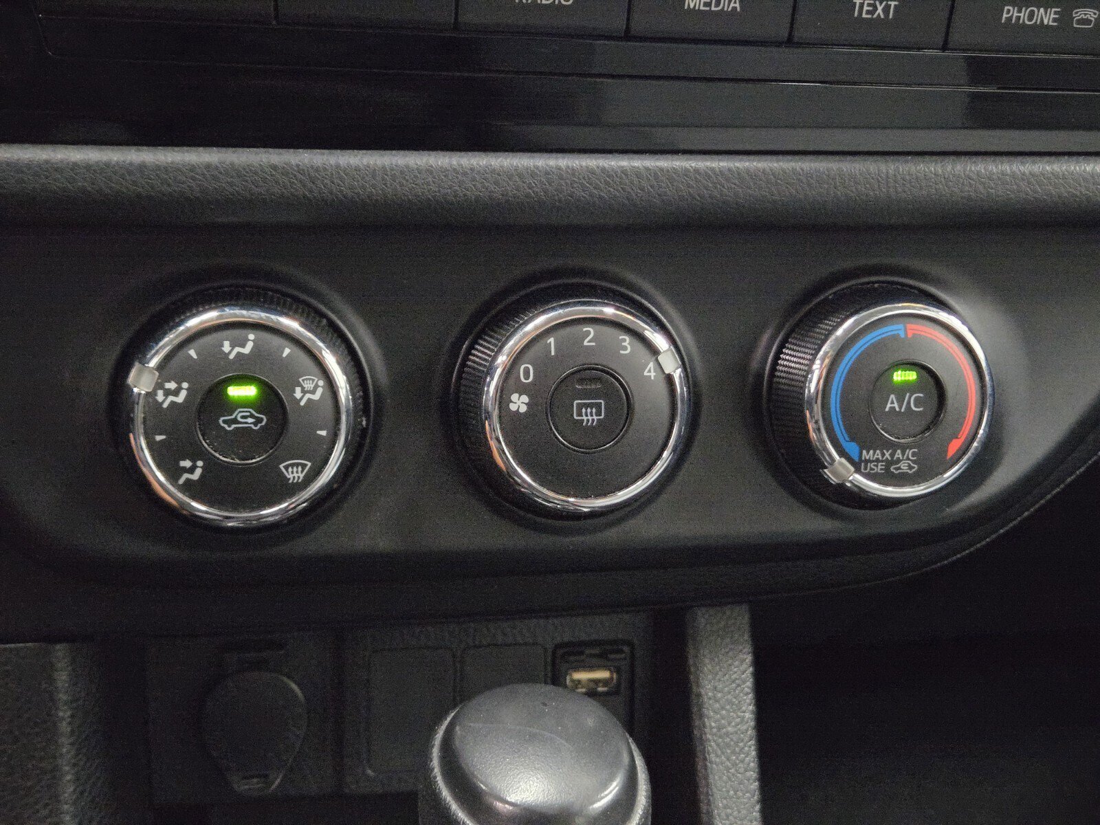 Used 2014 Toyota Corolla L FWD image 18