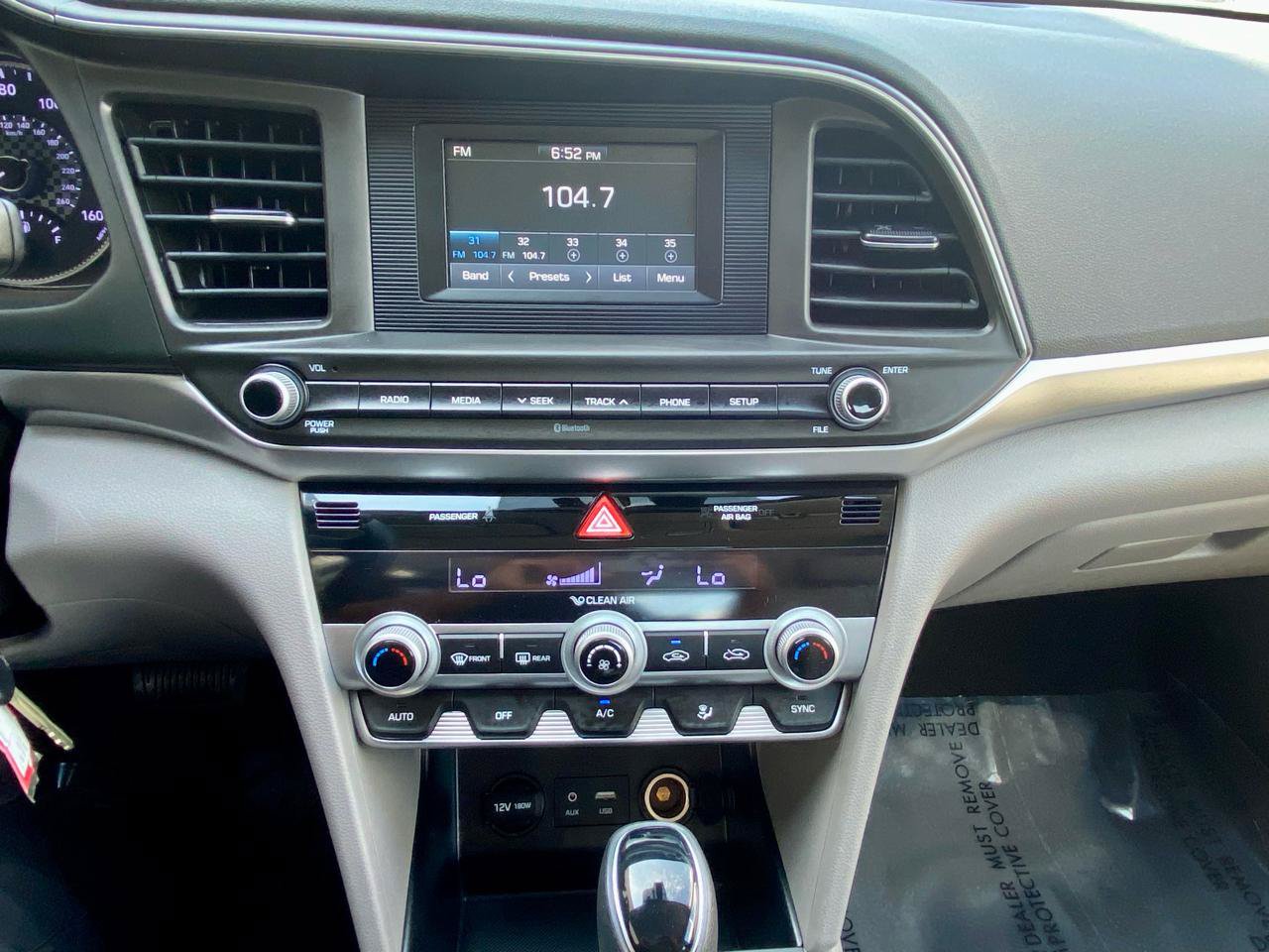Used 2020 Hyundai Elantra SE FWD image 31