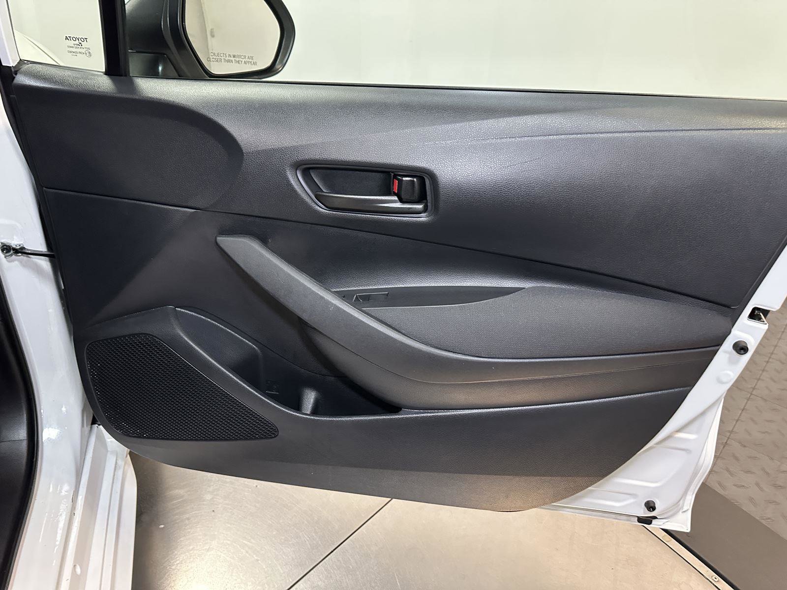 Used 2025 Toyota Corolla LE FWD image 36