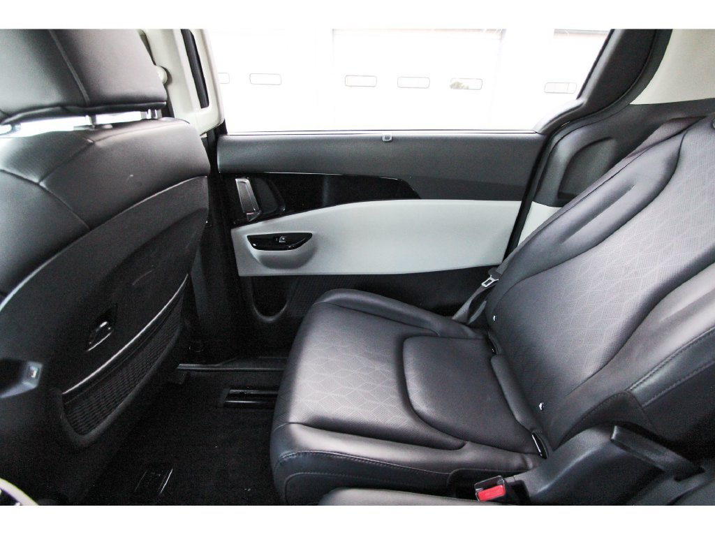 Used 2022 Kia Carnival EX FWD image 13