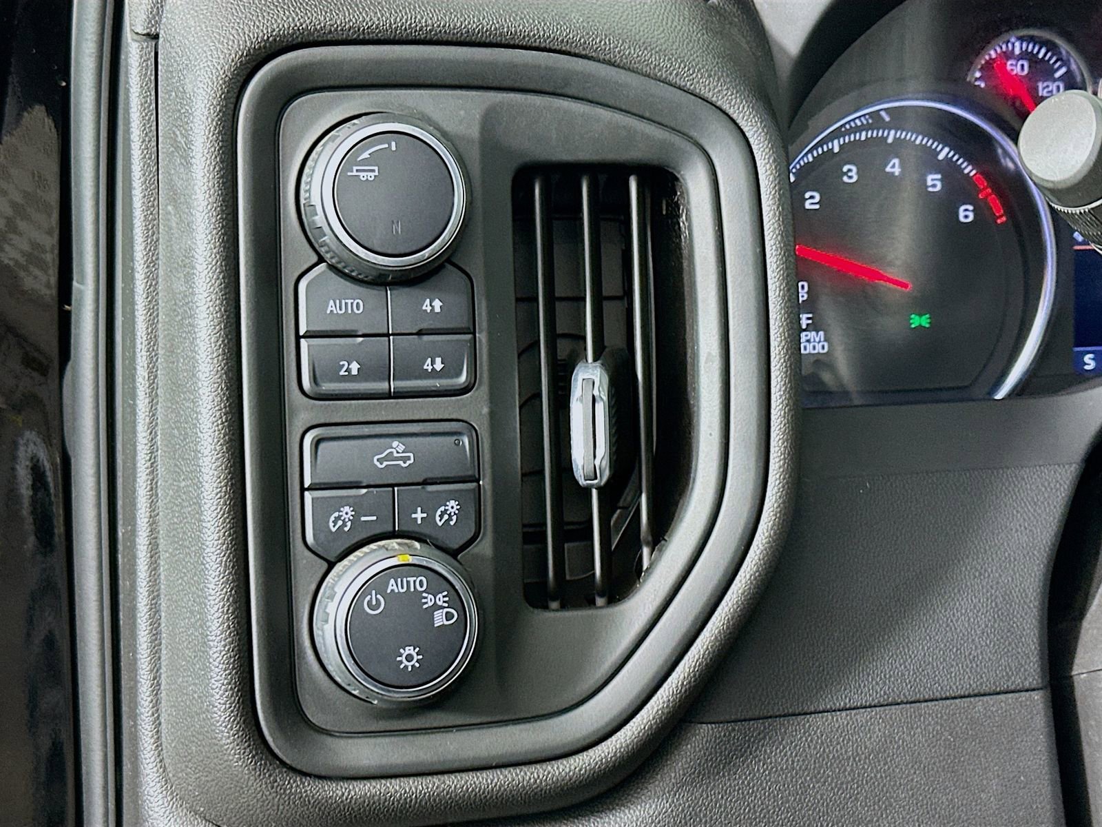 Used 2022 Chevrolet Silverado 1500 Custom Trail Boss w/ Safety Confidence Package image 11