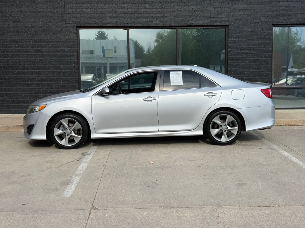 Used 2013 Toyota Camry SE w/ Leather Pkg FWD image 16