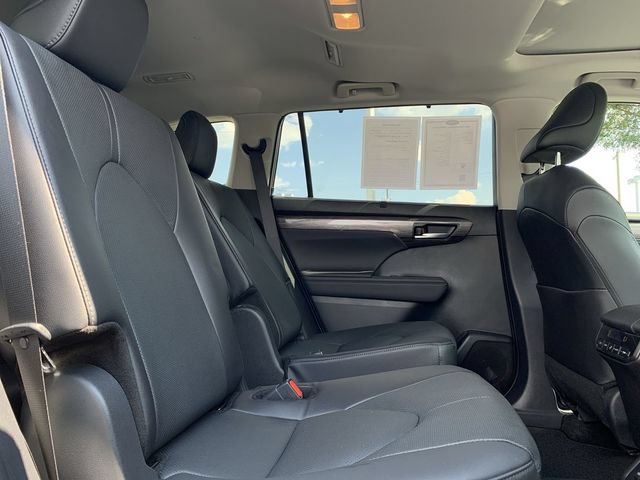 Used 2024 Toyota Highlander Limited AWD/4WD image 34