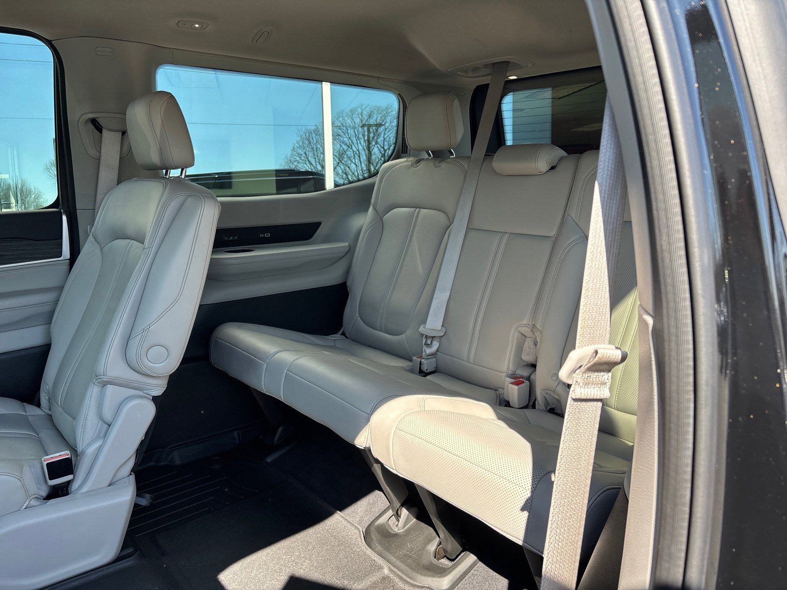 Used 2022 Jeep Wagoneer Series III w/ Flexible Seating Group image 43