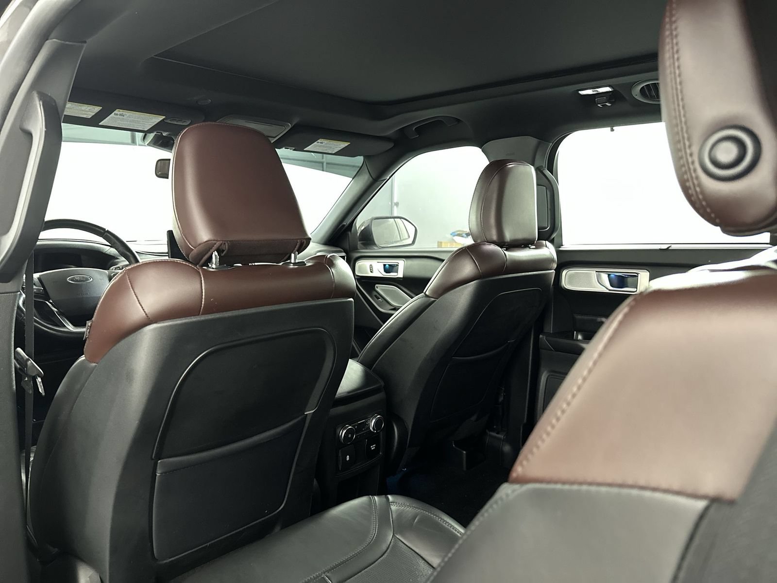 Used 2020 Ford Explorer Platinum w/ Premium Technology Package AWD/4WD image 24