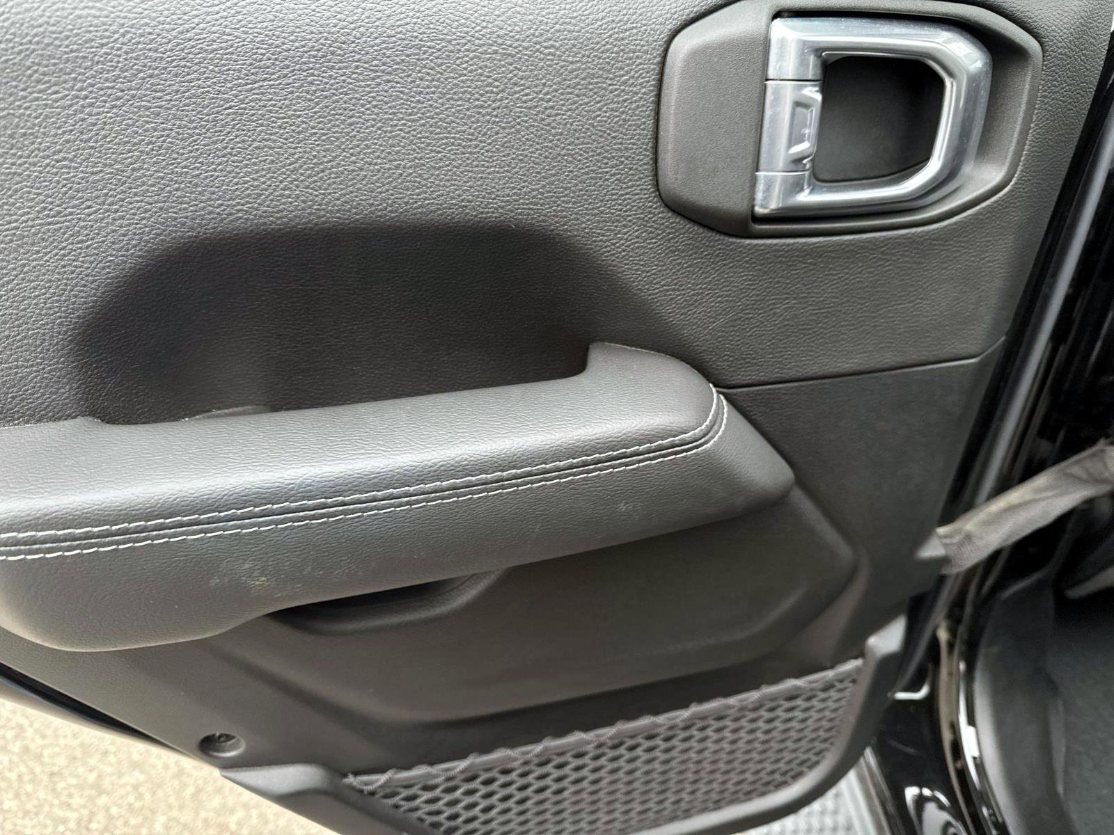 Used 2023 Jeep Wrangler Unlimited Sahara w/ Cold Weather Group image 9