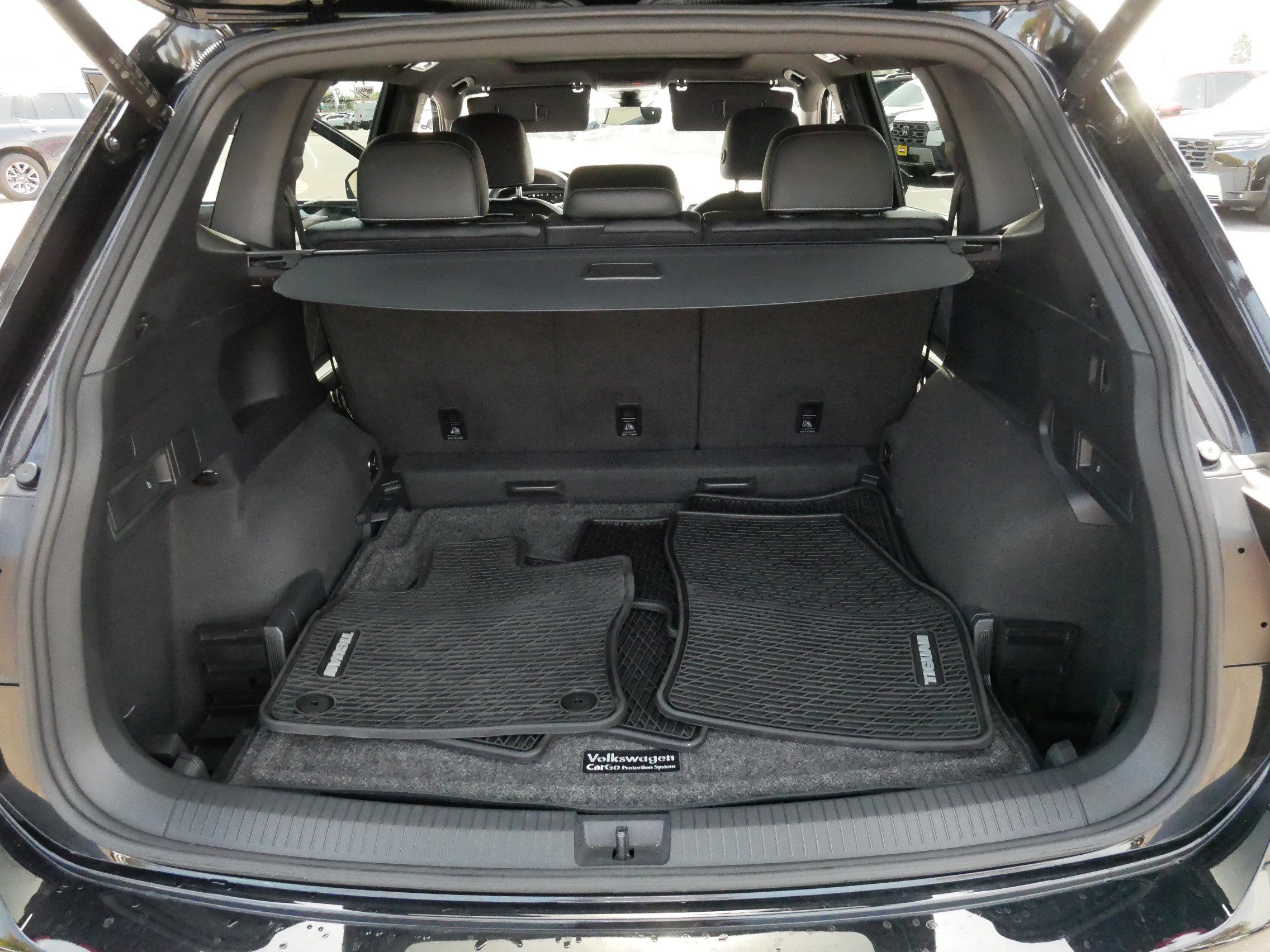 Used 2024 Volkswagen Tiguan SEL R-Line w/ MDO Package, Two-Row AWD/4WD image 18