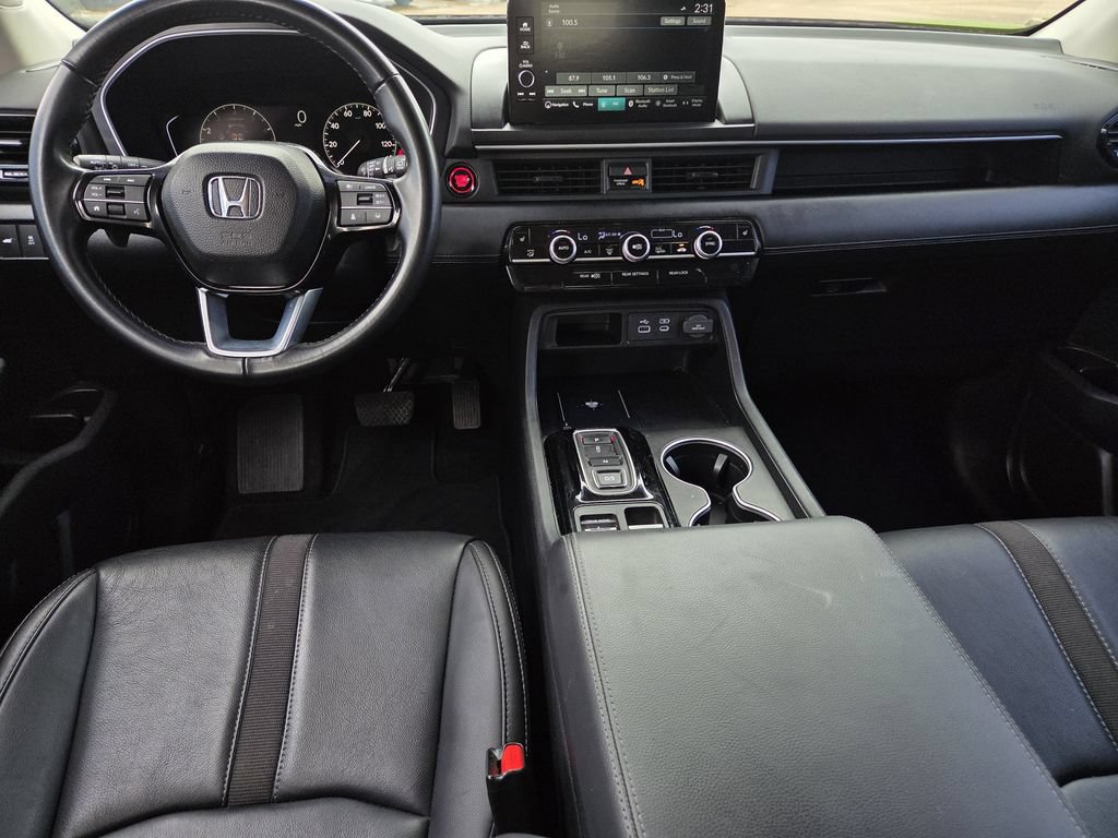 Certified 2025 Honda Pilot Touring image 9