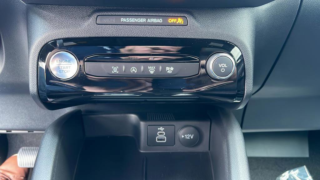 Used 2025 Ford Escape ST-Line w/ Tech Pack #1 FWD image 19