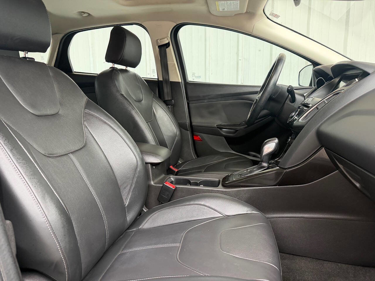 Used 2017 Ford Focus Titanium w/ Titanium Technology Package FWD image 19