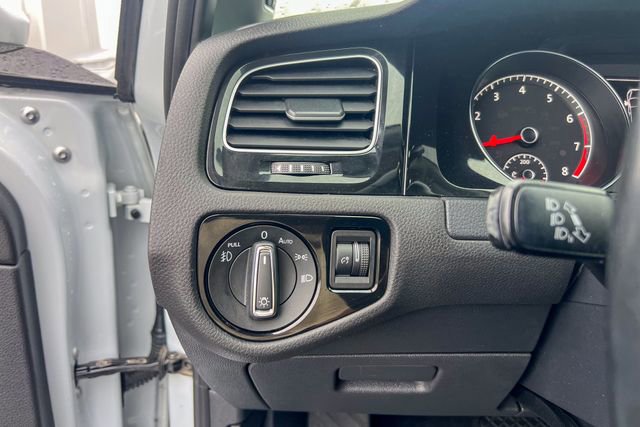 Used 2018 Volkswagen Golf SEL image 19