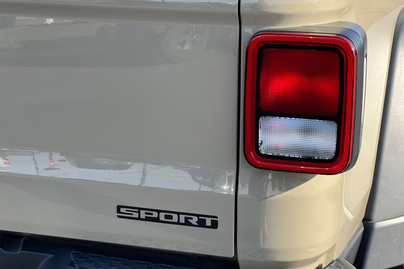 Used 2020 Jeep Gladiator Sport w/ Quick Order Package 24S image 23