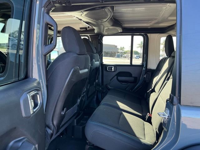 Used 2025 Jeep Wrangler Unlimited Rubicon 4xe w/ Convenience Group AWD/4WD image 15