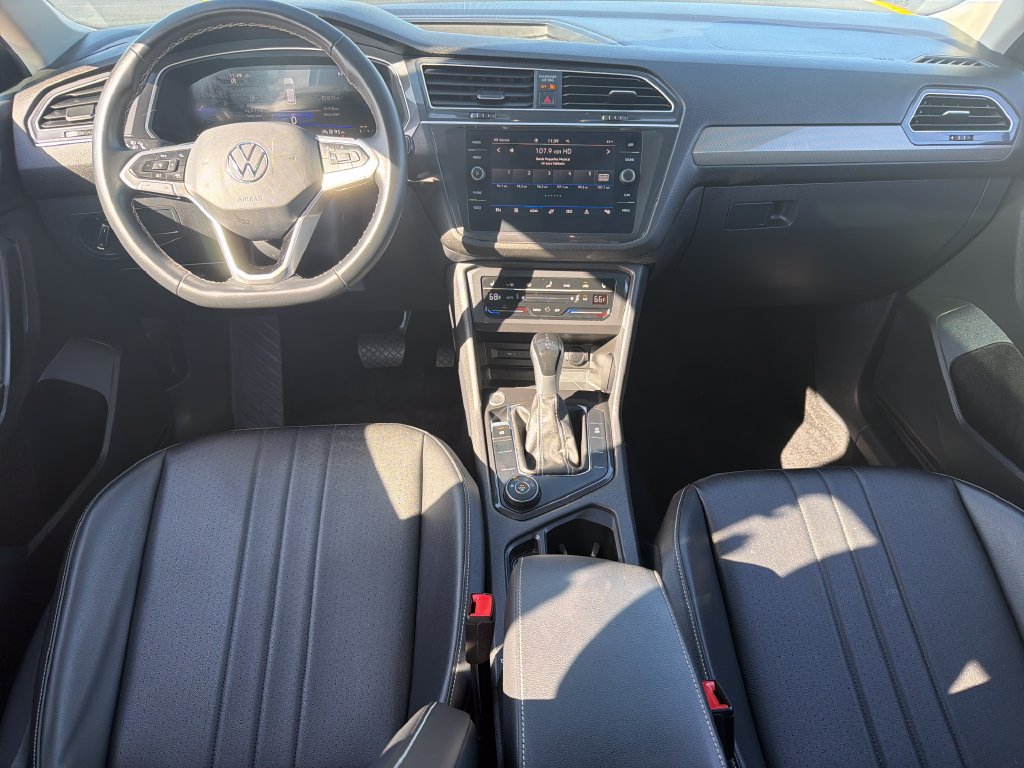 Certified 2023 Volkswagen Tiguan SE w/ Panoramic Sunroof Package AWD/4WD image 20