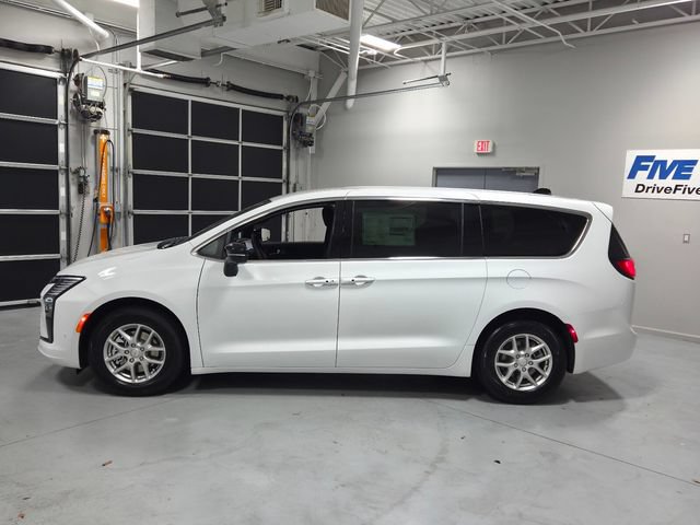 New 2027 Chrysler Pacifica Select w/ Family Tech Group FWD image 4