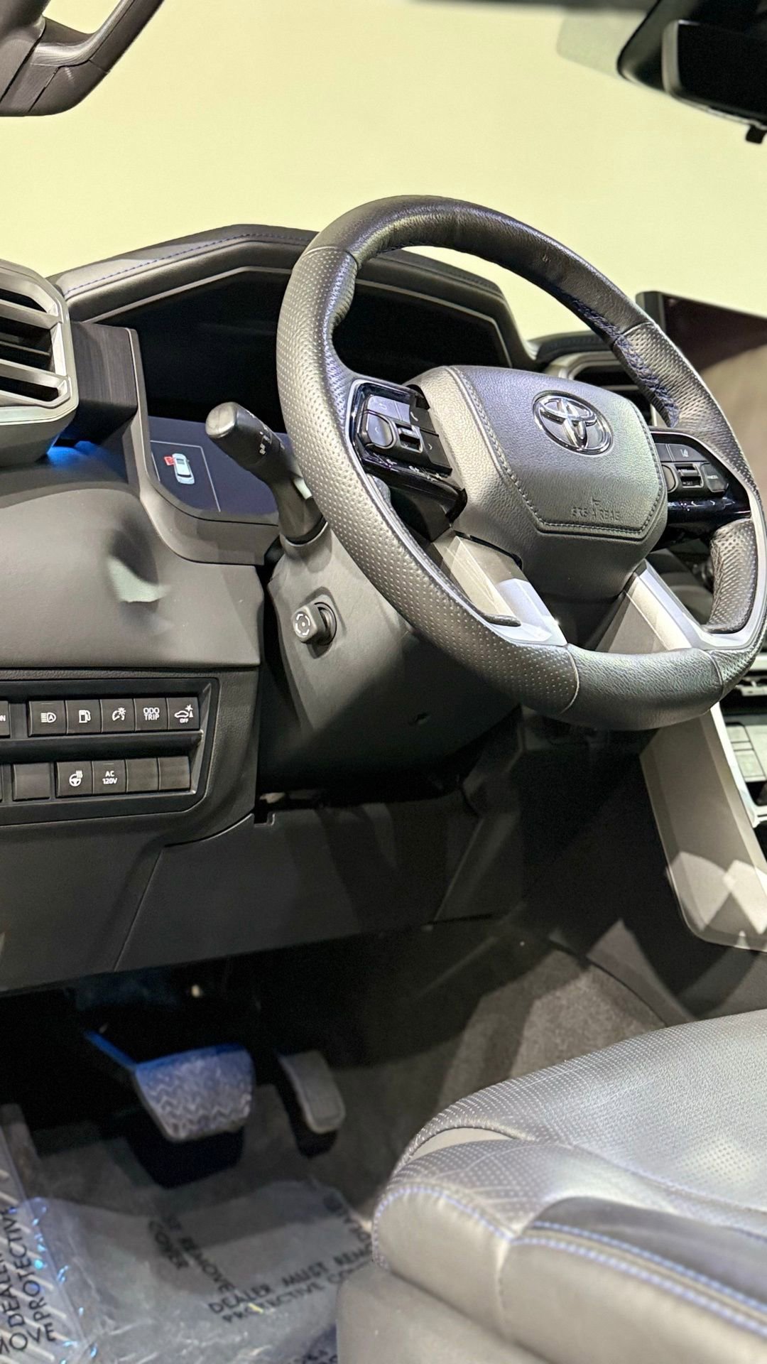 Used 2023 Toyota Sequoia Platinum image 40