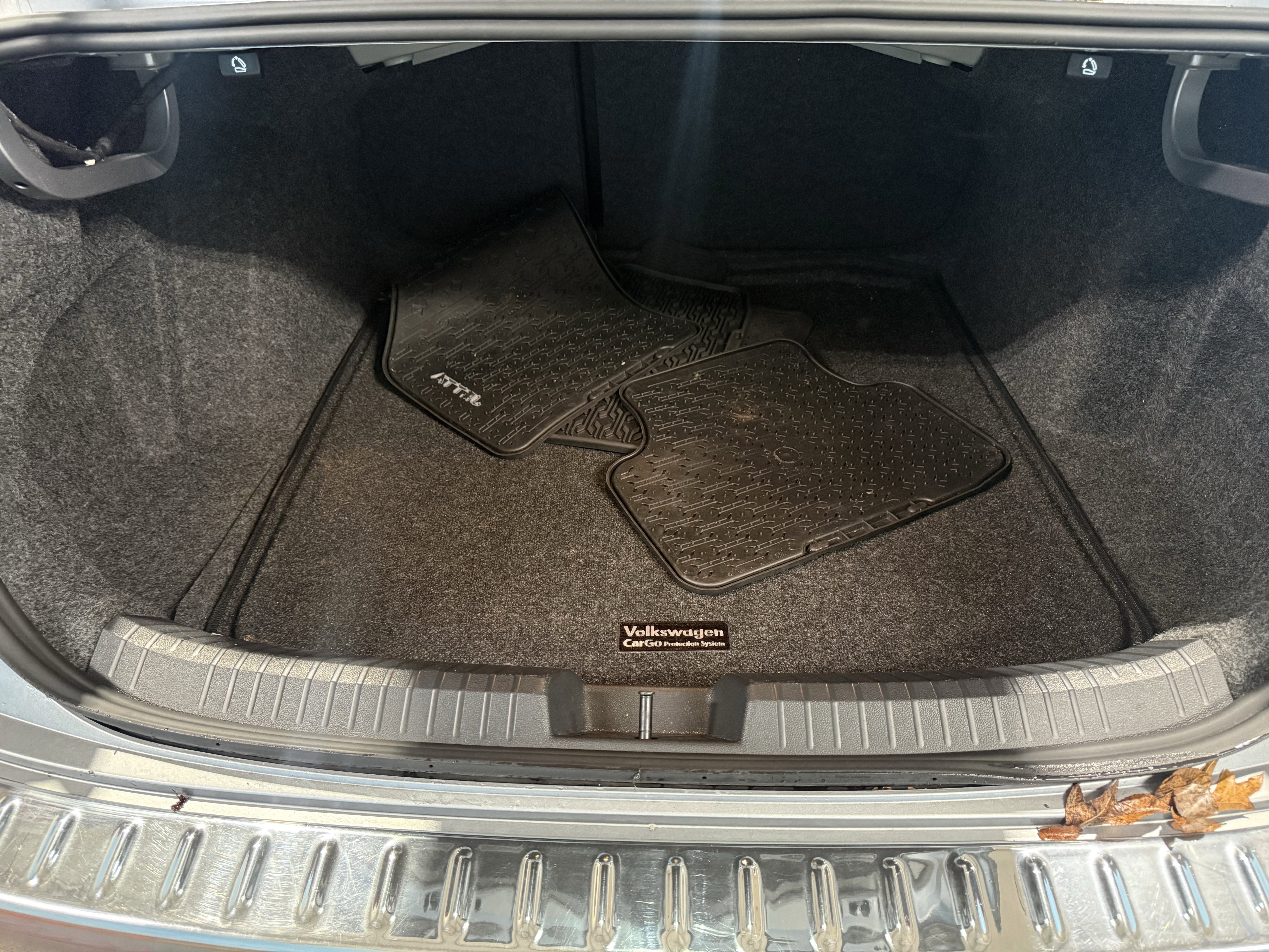 Used 2025 Volkswagen Jetta SE image 36