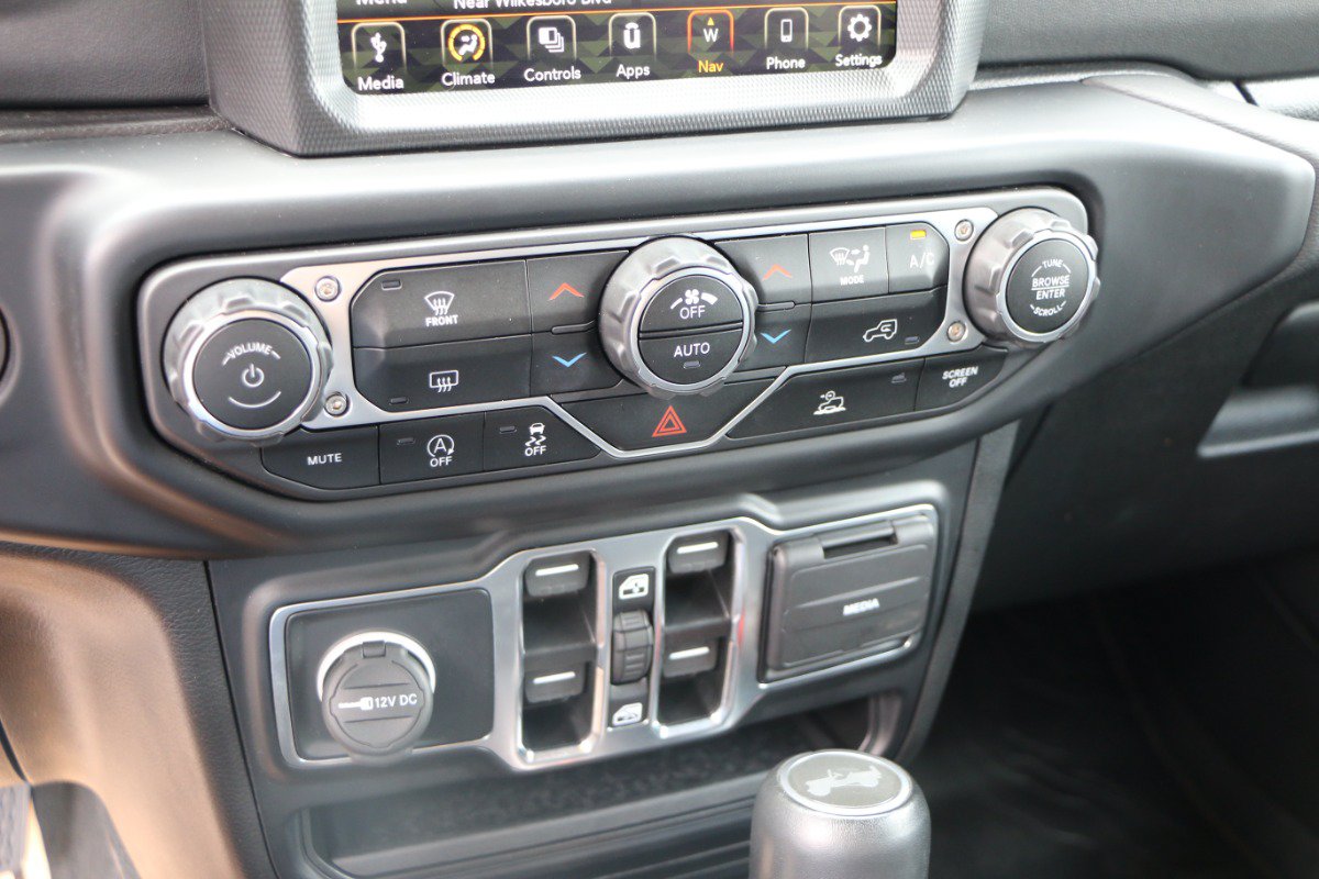 Used 2022 Jeep Wrangler Unlimited Sahara AWD/4WD image 19