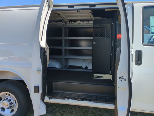 New 2025 Chevrolet Express 2500 Work Van w/ Driver Convenience Package image 21