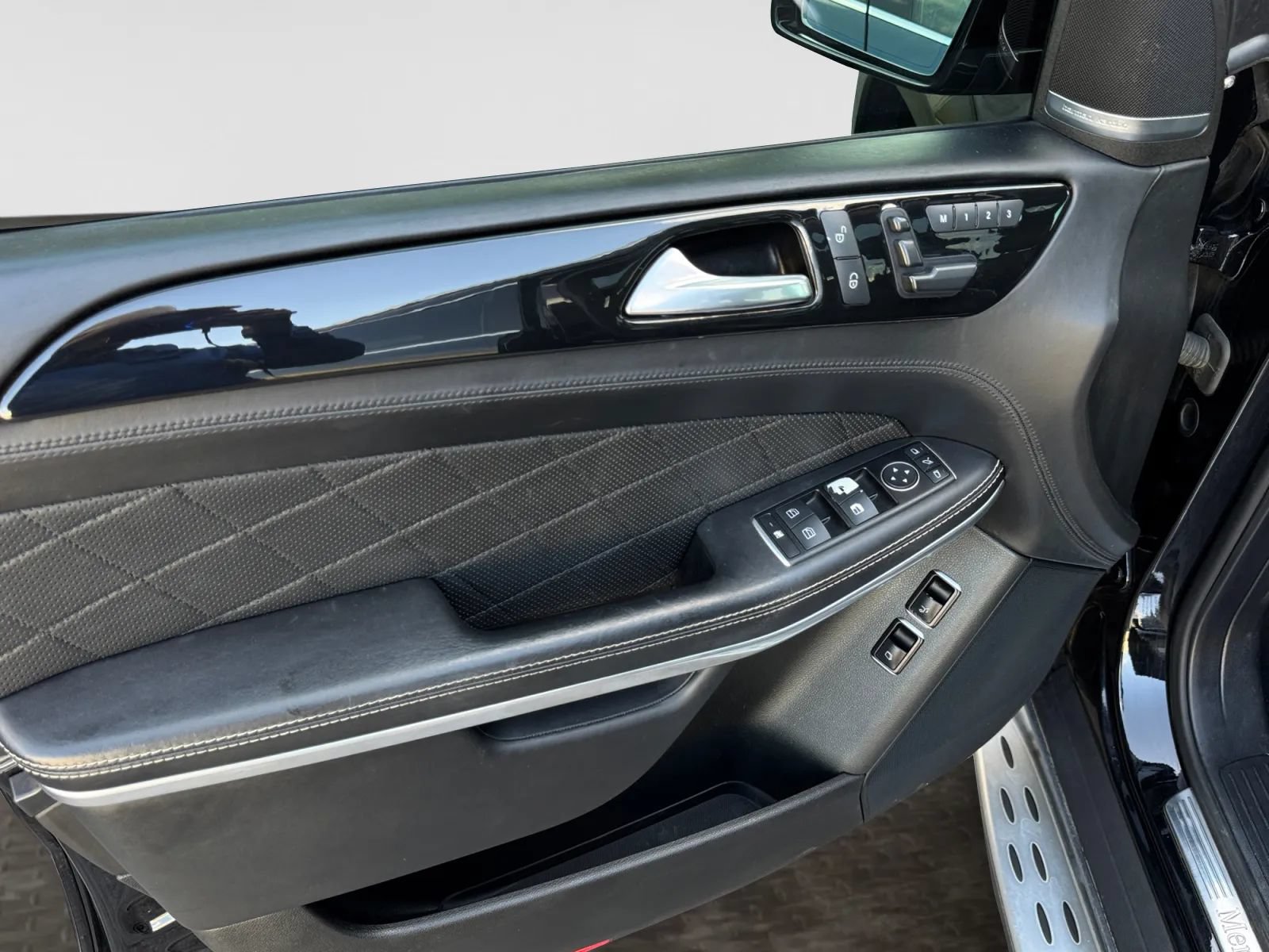 Used 2016 Mercedes-Benz GL 550 4MATIC image 10