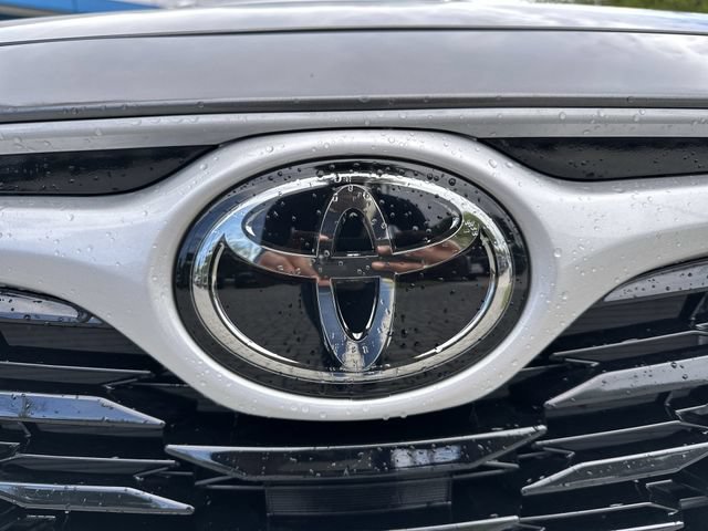 Used 2025 Toyota Highlander XLE FWD image 10