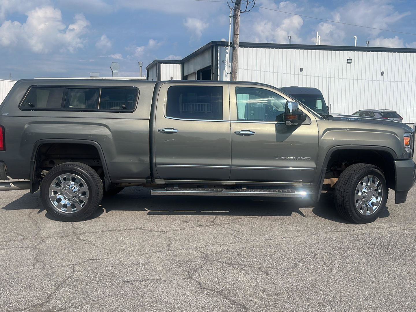 Used 2017 GMC Sierra 2500 Denali w/ Duramax Plus Package AWD/4WD image 5