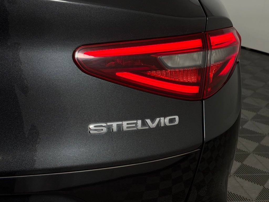 Used 2023 Alfa Romeo Stelvio Veloce AWD/4WD image 11