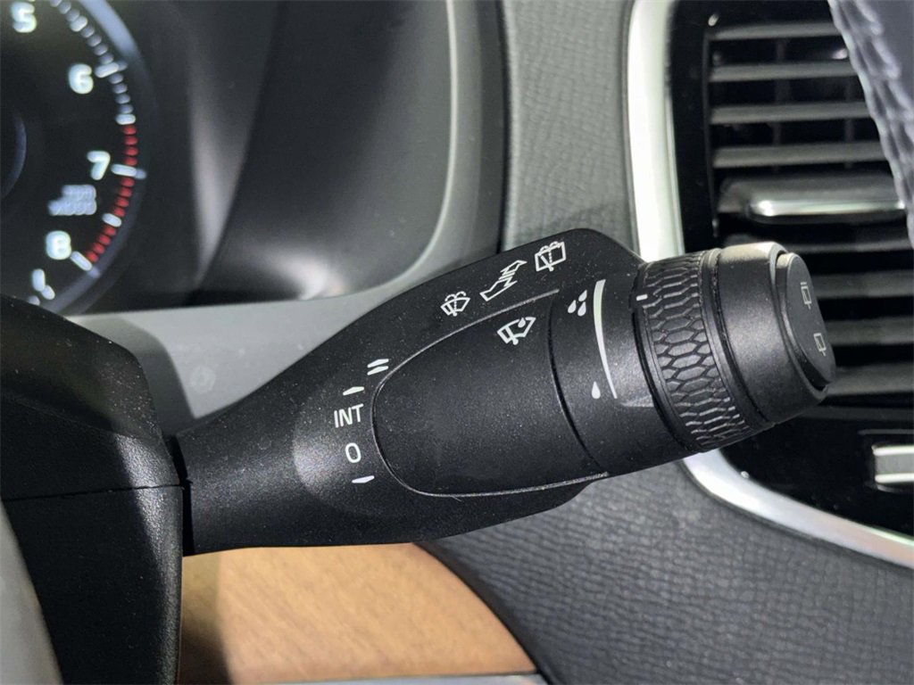 Used 2022 Volvo XC90 T6 Momentum w/ Advanced Package image 26