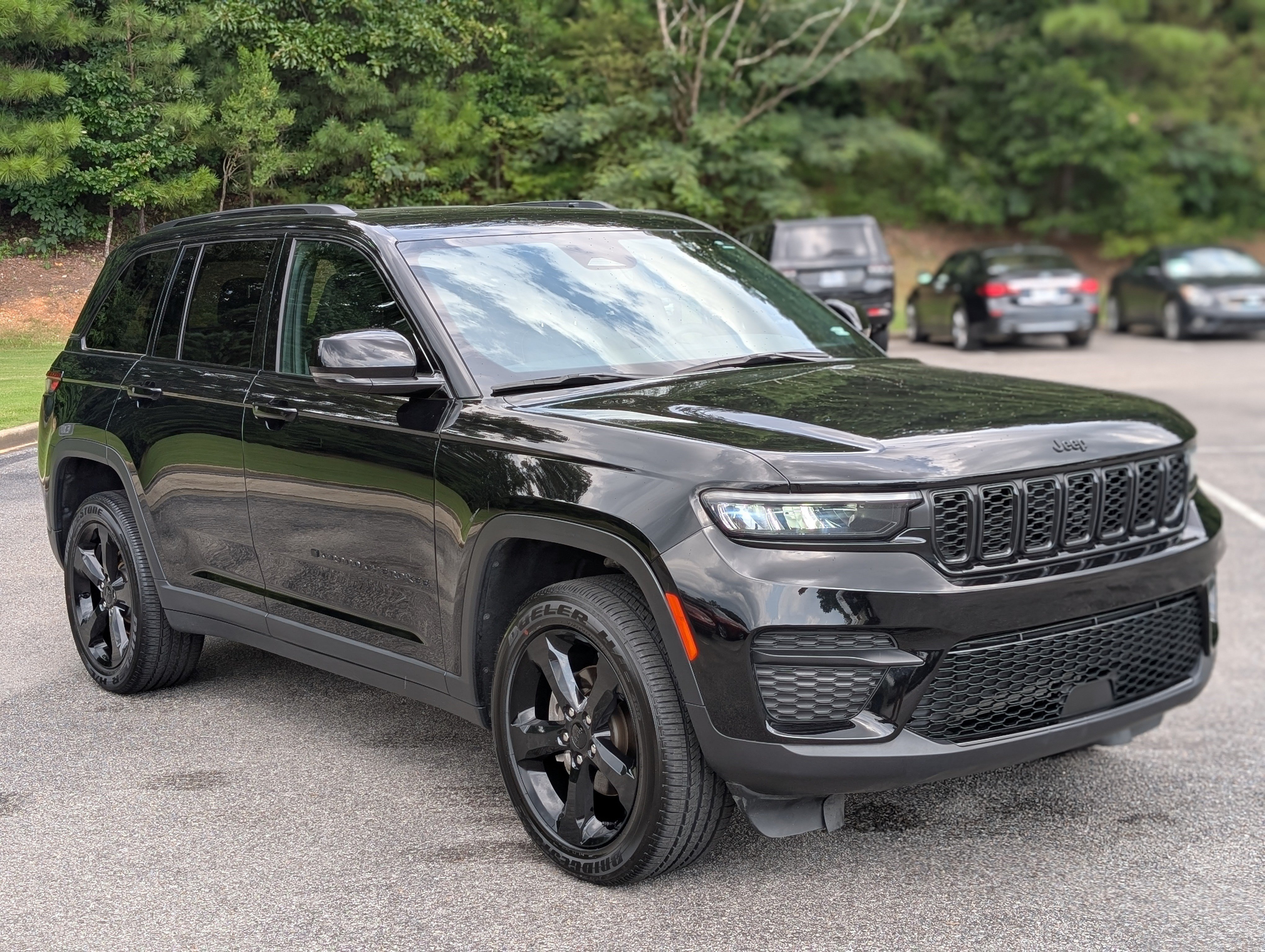 Used 2024 Jeep Grand Cherokee Altitude AWD/4WD image 11