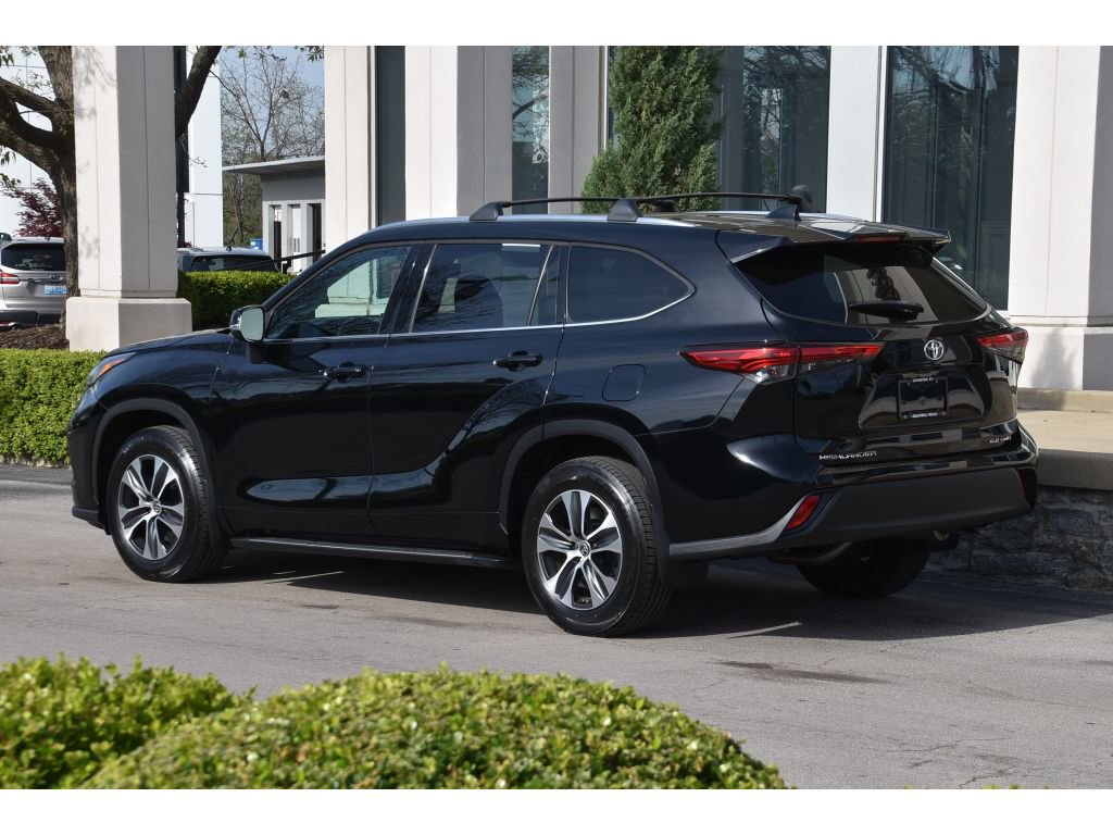Used 2021 Toyota Highlander XLE image 6