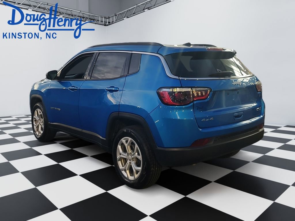 Used 2024 Jeep Compass Latitude image 3