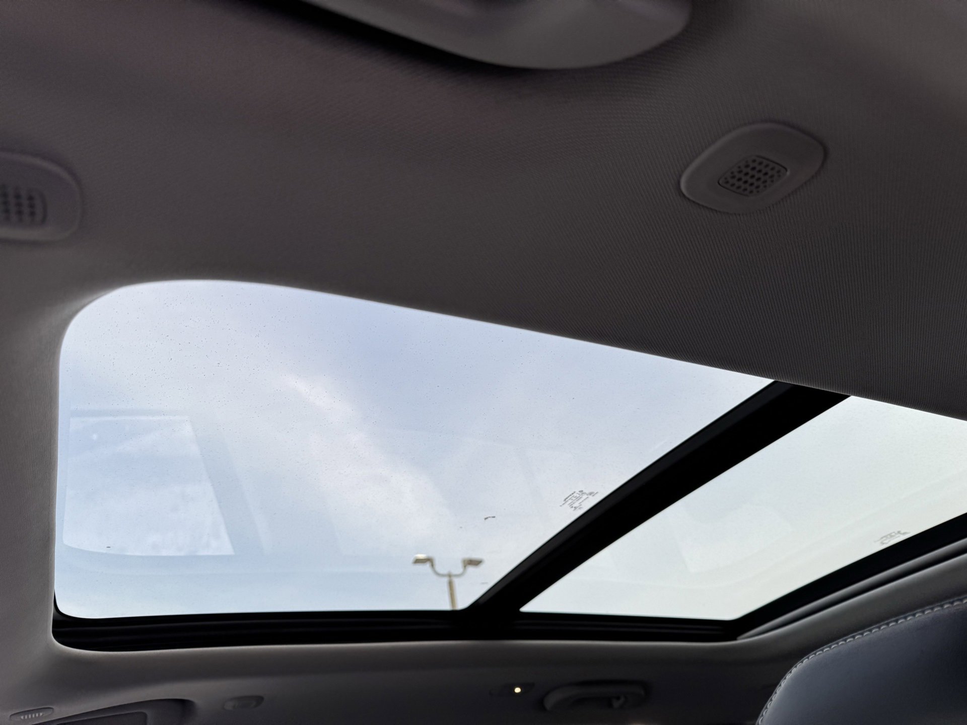 Used 2023 Jeep Grand Cherokee Limited image 18