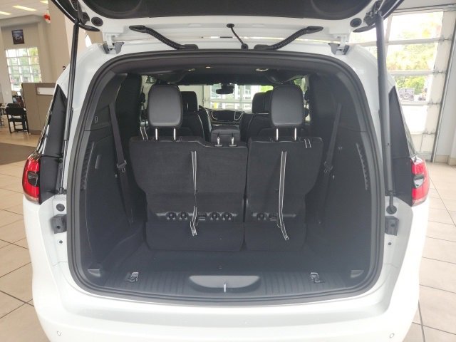 New 2026 Chrysler Pacifica Select image 53