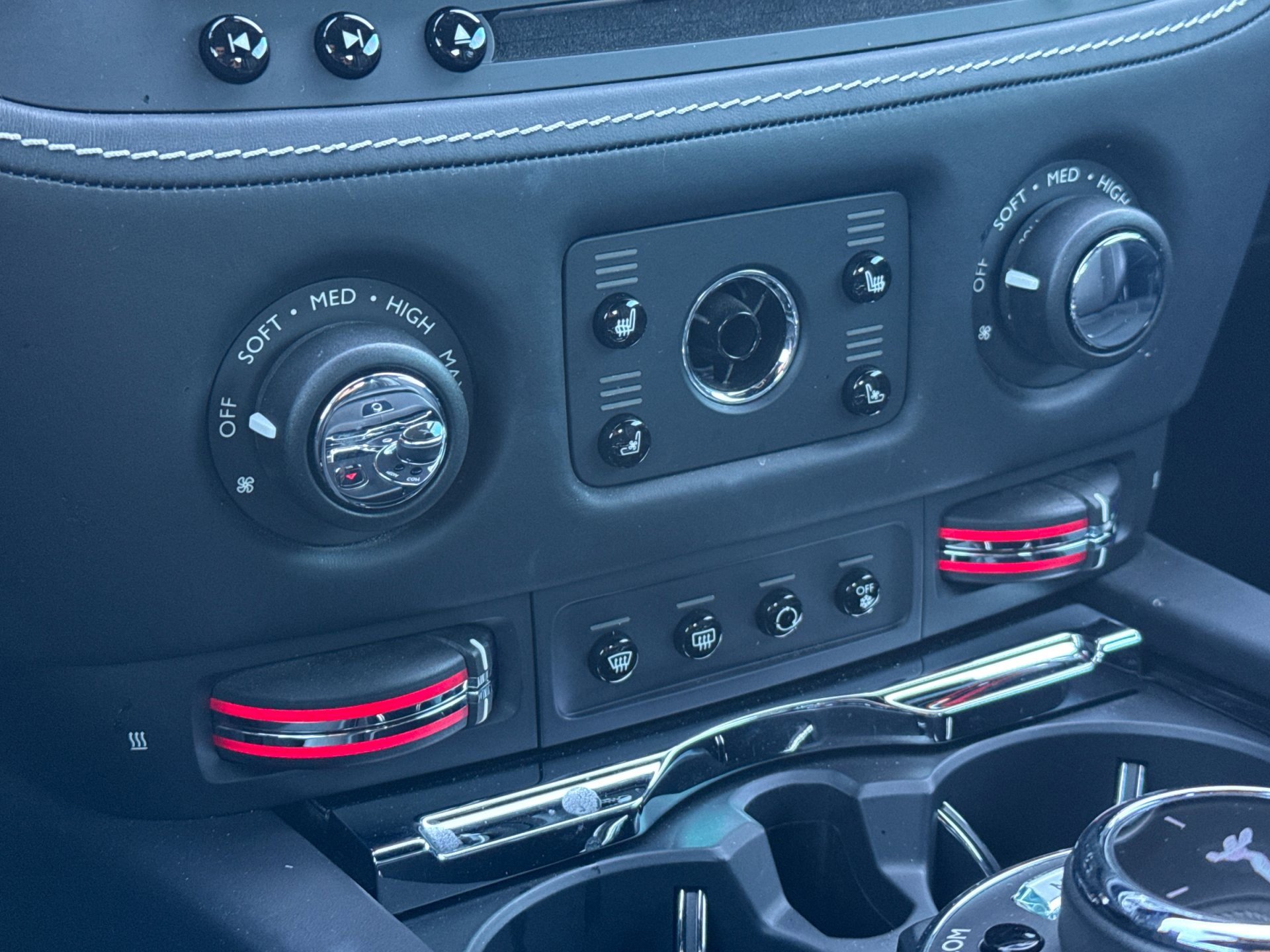 Used 2020 Rolls-Royce Dawn image 21