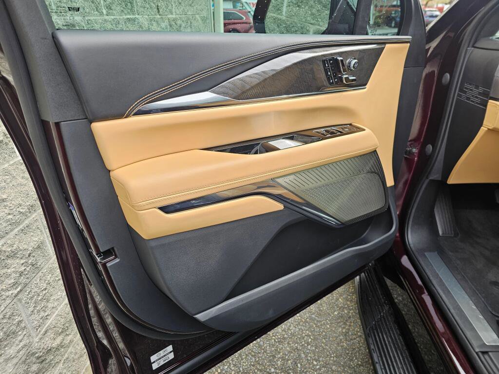 Used 2025 Cadillac Escalade IQ Luxury 2 image 27