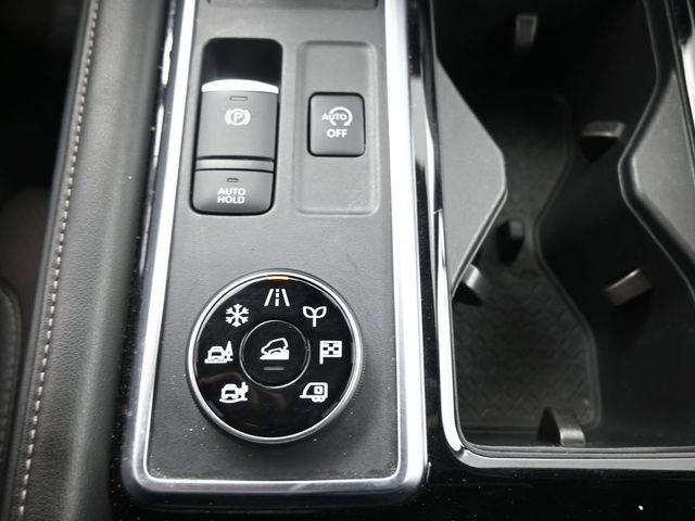 Used 2025 Nissan Pathfinder SL image 9