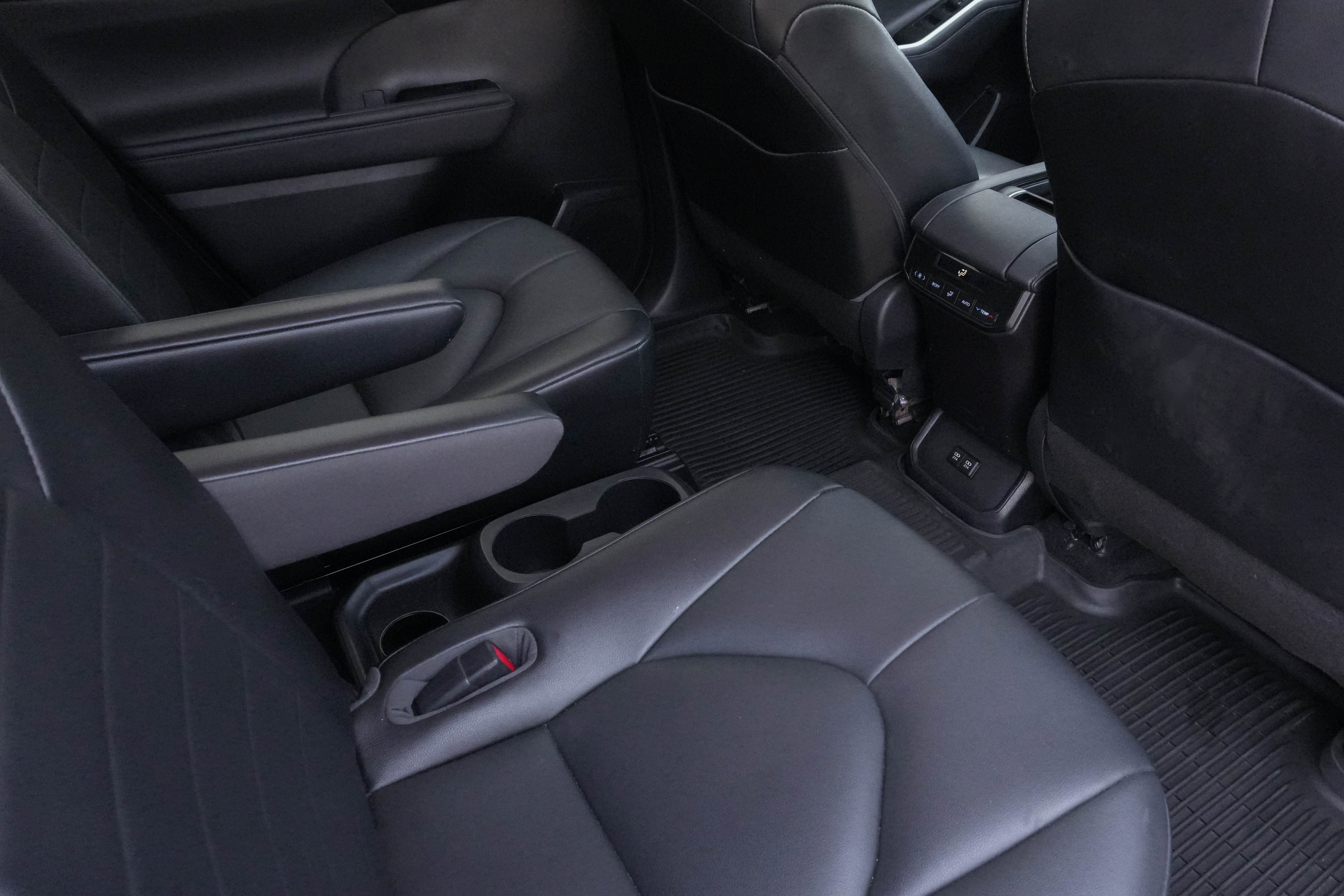 Used 2021 Toyota Highlander XLE FWD image 30