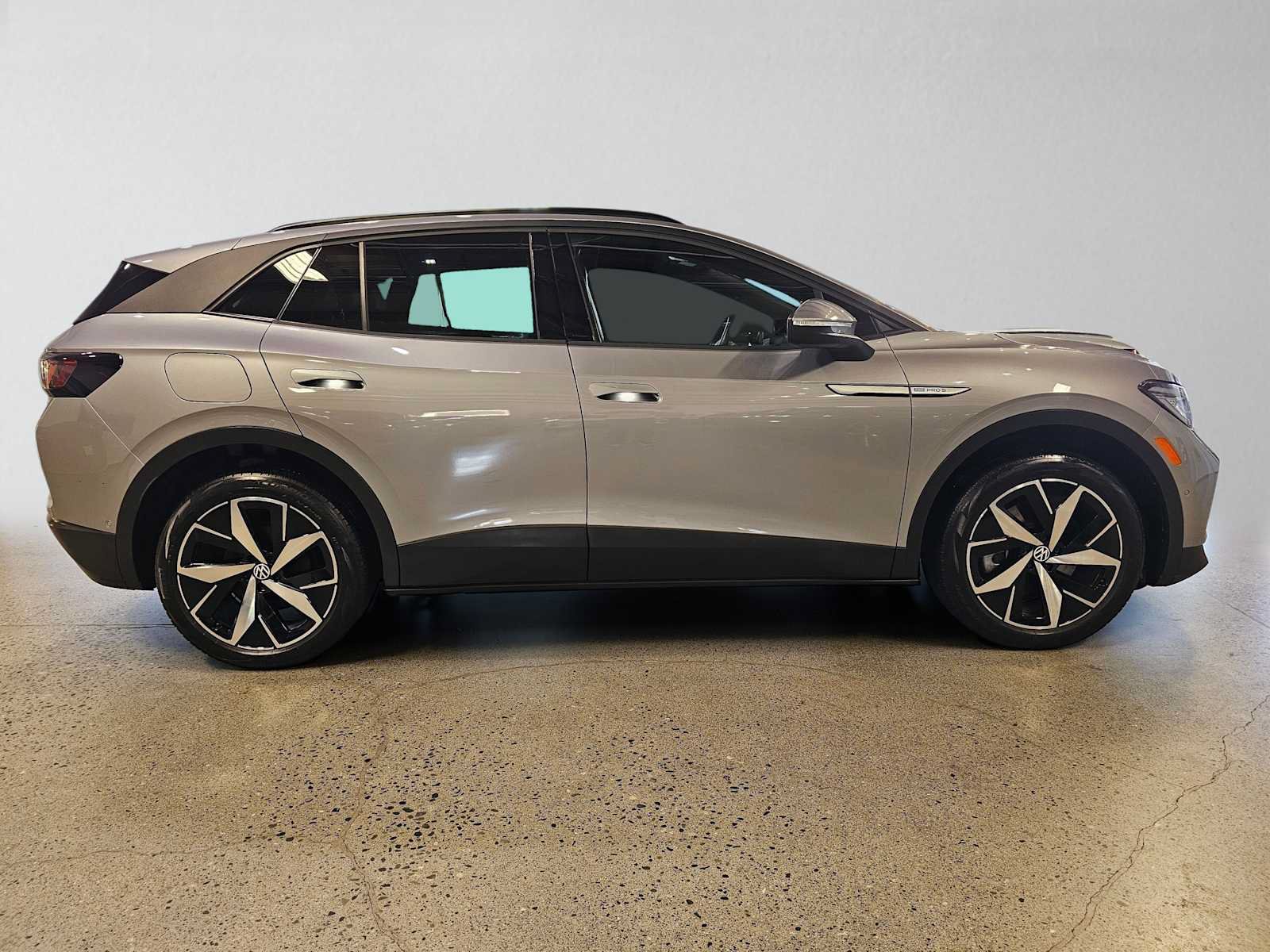 Used 2023 Volkswagen ID.4 Pro S AWD/4WD image 2