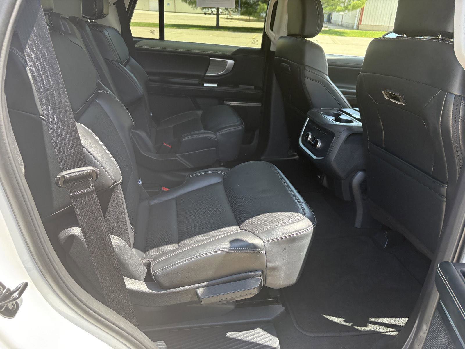 Used 2025 Ford Expedition Platinum AWD/4WD image 16