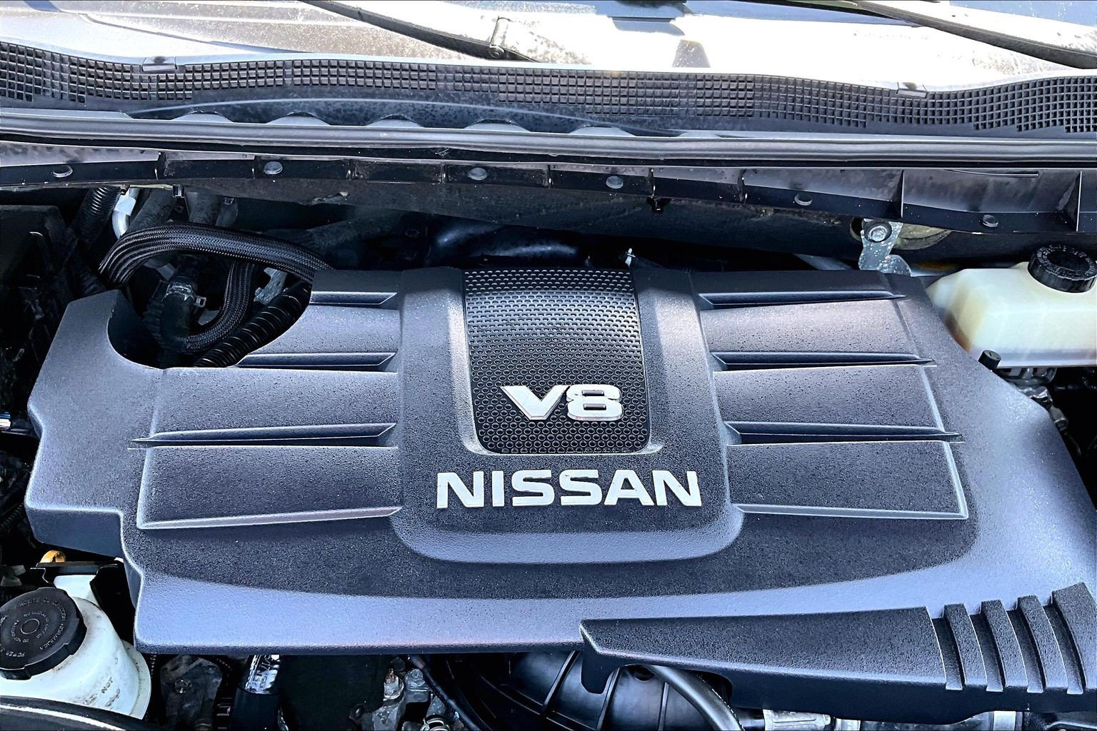 Used 2017 Nissan Titan SV AWD/4WD image 32